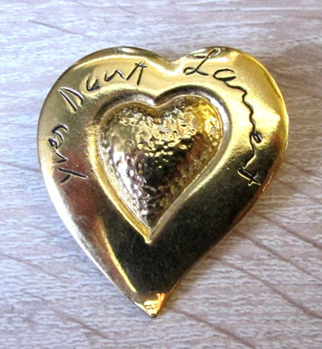 YSL - BROCHE CI-DESSUS, EN FORME DE COEUR
