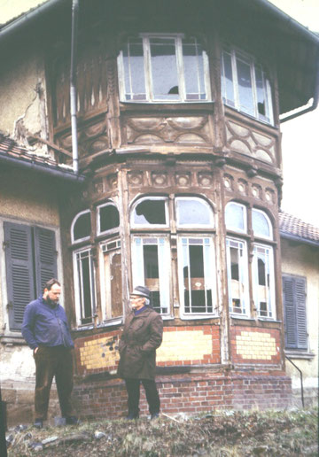 Fuchsenburg von der Gartenseite mit Herrn Jung und Herrn J.Malek - Archiv W.Malek - Aufnahme 1985