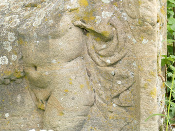 Fragment Grabdenkmal Amor