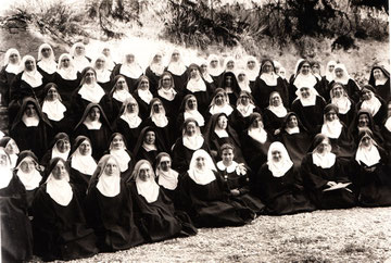 le carmelitane di Firenze con le carmelitane spagnole nel 1939