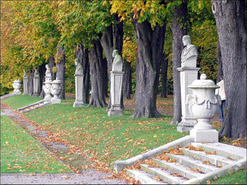 Büsten und Vasen auf der Venusinsel