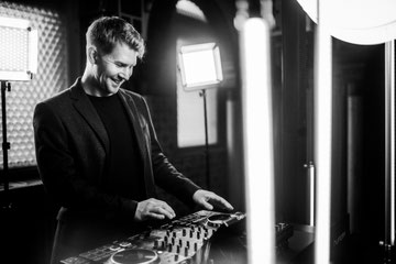 Als DJ spiele ich auch auf großen Events wie hier - einer Party in der DHFK Leipzig.