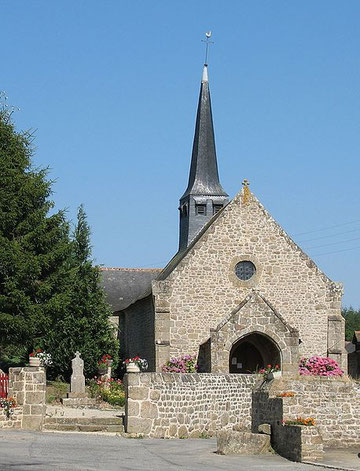 Son église du XVe siècle, aux murs de granit