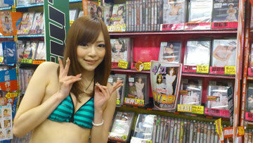 円山店、h.m.pコーナー前にて、決め!