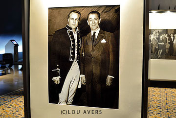 Bild vom Bild: Juscelino Kubitschek mit Marlon Brando, Ausstellung im Memorial JK - (c) Lou Avers 