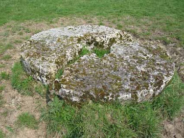 Traces de meule du Moulin de la côte des Evis