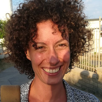 Portrait d'Elena Poletti, practicienne en massage traditionnel chinois Tui Na et Hatha Yoga