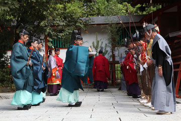 修祓　流鏑馬奉仕者もお祓いを受ける