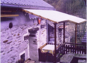 Giugno 2004 - La tettoia esterna