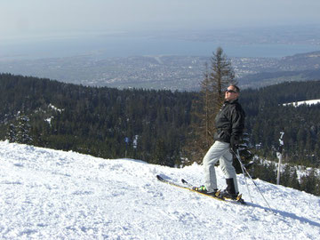 Auch auf dem Weg nach unten kann man mal pausieren und über den Bodensee blicken