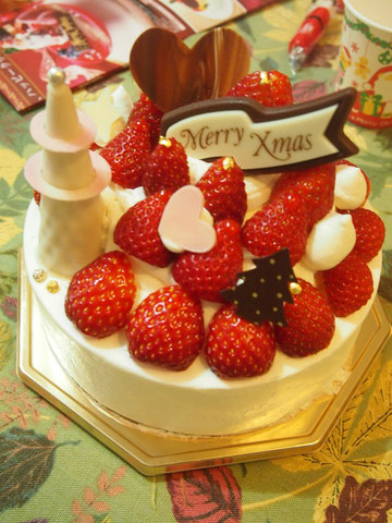 本当はケーキも作りたかったけど、今年はさきこちゃん用に地元で買いました。