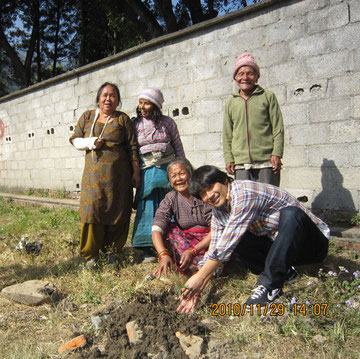 ネパールのハンセン氏病療養所にて植樹ボランティアwith NGO ADRAJAPAN_2010年_11月