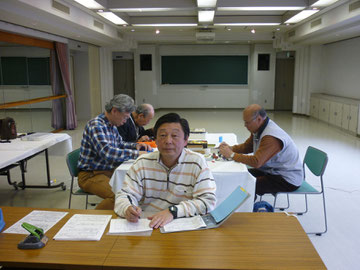 こんな感じで、受付中!後ろは修理中。^^