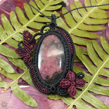 kp kitsch-paradise artisans créateurs collier  obsidienne macramé création tissage micromacramé couleur nature art colle dentelle