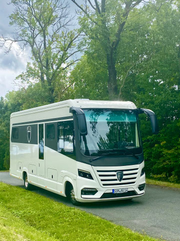 Morelo Palace mieten, Luxusliner mieten, Liner mieten, Vermietung Morelo, Reisemobil mieten Thueringen, XXL Wohnmobil mieten