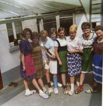 v.l.n.r.: Karin Herzog, Elsbeth Simons, Rita Kriesinger, Hannelore Allwicher, Ulrike Lorenz, Hildegard Heimes, Marlene Lingen, Hermine Fließgarten