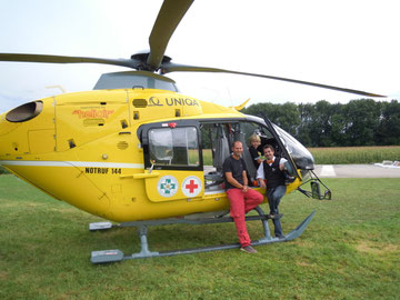 Marini und Wandini beim Öamtc Hubschrauber in Suben und Captain Johannes