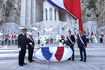70° anniversaire de la libération de Nice . Monuments aux morts . Mr le Maire , Mr le préfet.