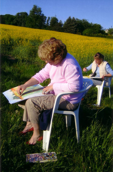 Claudia u. Karin bei der Arbeit