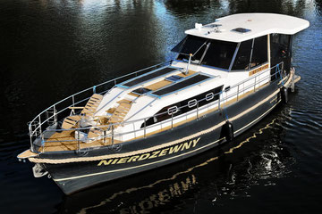 Hausboot NAUTINER 38 CLASSIC | 6+2 Kojen, 3 Schlafkabinen | ohne Führerschein
