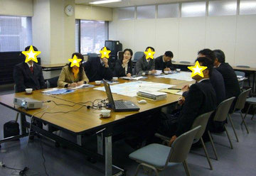 概要説明の会議にて。