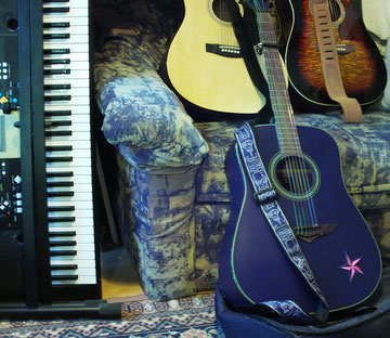 YAMAHA KEYBOARD and three of my guitars