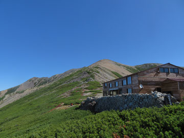薬師岳山荘 ※下から撮影