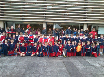 Imagen de los participantes con sus familias