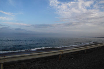 人気(ひとけ)のない海岸