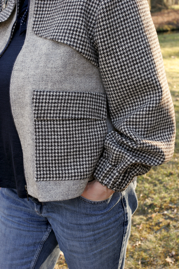 Detail of sleeve, pocket and front yoke with houndstooth pattern © Griselka 2021