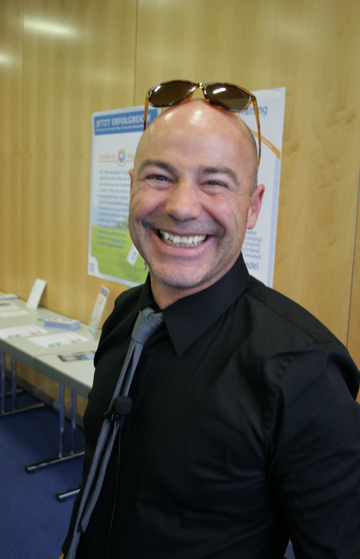 Emotionaler Verkaufen - Dem Kunden zu Liebe: Emotionaler Verkauf kann ja JEDER ... LERNEN bei Trainer und Coach Klaus Schinko. Seminare, Coachings und Praxis-Begleitung zum Kunden ! Ich verspreche Ihnen , Sie und Ihr Team werden begeistert sein!