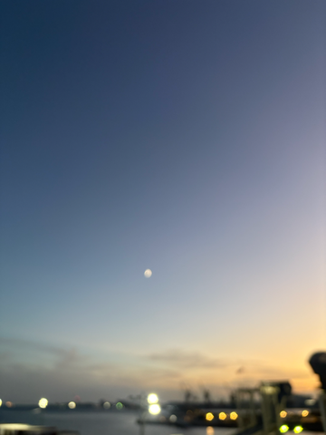 港と夕暮れ