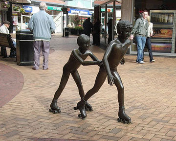 Rollerskaters by John Robinson 1982 in Gracechurch shopping centre. (The statue is now at Hollyfield Primary School.)