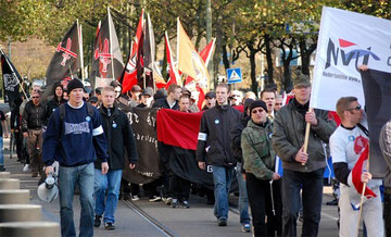 "Nederlandse Volks-Unie" marcherer i Den Haag