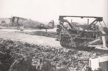 405th FS _ P47 Tunderbolts (Photo courtesy Higgins Family Collection)