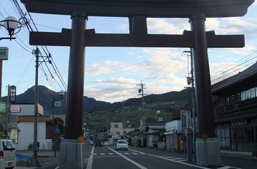 更級郡八幡から見た姥捨山と棚田（この街の電線地中化は価値がありそうです）