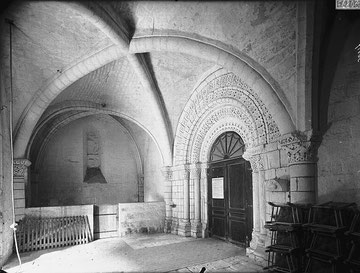Avant nef de l'église début XX°S source base Mémoire MH