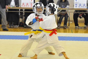 幼児組手決勝、成緒VSルイス