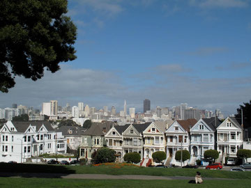 Pink ladies am Alamo Square