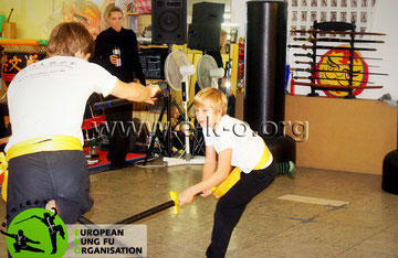 Waffenkampf im Kinder Kung Fu der Jing Wu Schule Köln