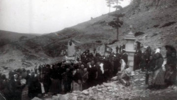 1940. La Virgen a hombros en la Fuente Aparicio