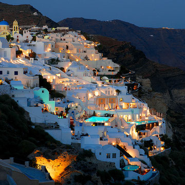 Night life in Oia