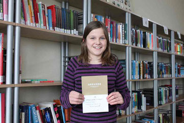 Maja Naomi Schmidt ist Gewinnerin des Vorlesewettbewerbs.