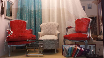 Bergère et fauteuil Louis XV en satinelle aluminium avec un brossé noir