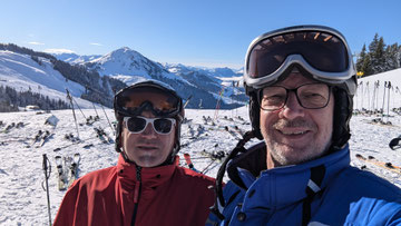 Obmann Johann Schachinger und Chorleiter Erich Zibuschka, Tanzbodenalm, im Hintergrund die Hohe Salve