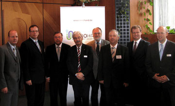 Projektpartner mit Staatssekretär Kapferer (neben Werner Berning)
