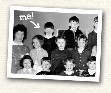 Black and White primary school class photo with Steve picked out with handwritten text "Me!"