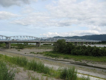 四国中央大橋で吉野川を渡る