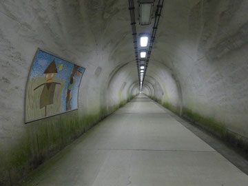 歩行者用のトンネル