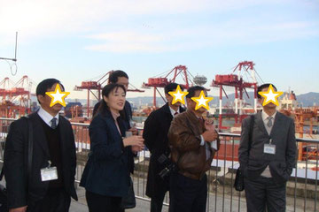 港にて説明通訳。